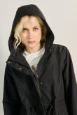 Chaqueta unicolor parka con capota y cintura ajustable