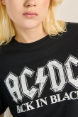 Crop top femenino manga corta con estampado en frente de AC/DC