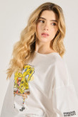 Camiseta oversize crema manga corta con arte de Bob Esponja