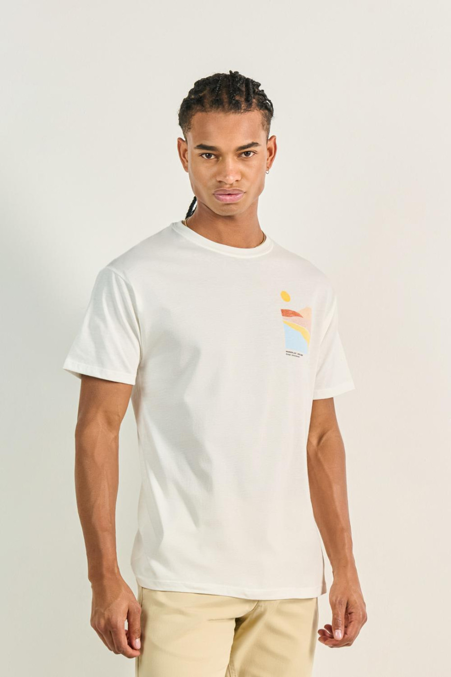 Camiseta unicolor con diseños de paisajes y manga corta