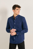 Camisa unicolor manga larga con cuello button down