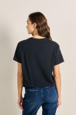 Camiseta azul intensa crop top con texto college