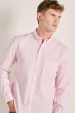 Camisa unicolor manga larga con cuello button down