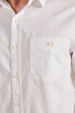 Camisa unicolor con cuello button down y manga larga