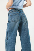 Jean open leg tiro alto azul claro con bota ancha