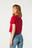 Camiseta crop top roja oscura con diseño college de NY