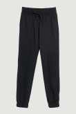 Pantalón negro jogger con bolsillos y vena decorativa