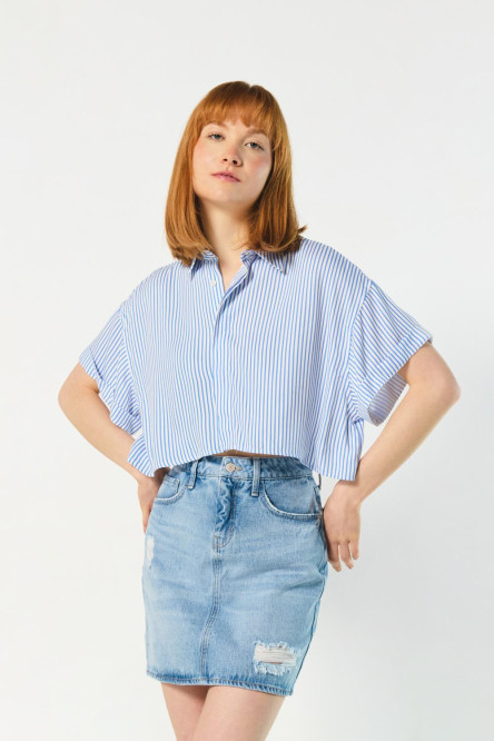 Blusa a rayas azul clara crop top con manga corta