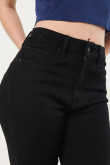 Jean push up negro con pretina sencilla y tiro alto