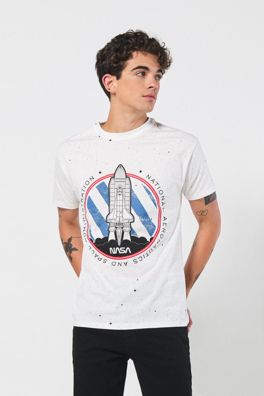 Camiseta manga corta con estampado en frente de Nasa