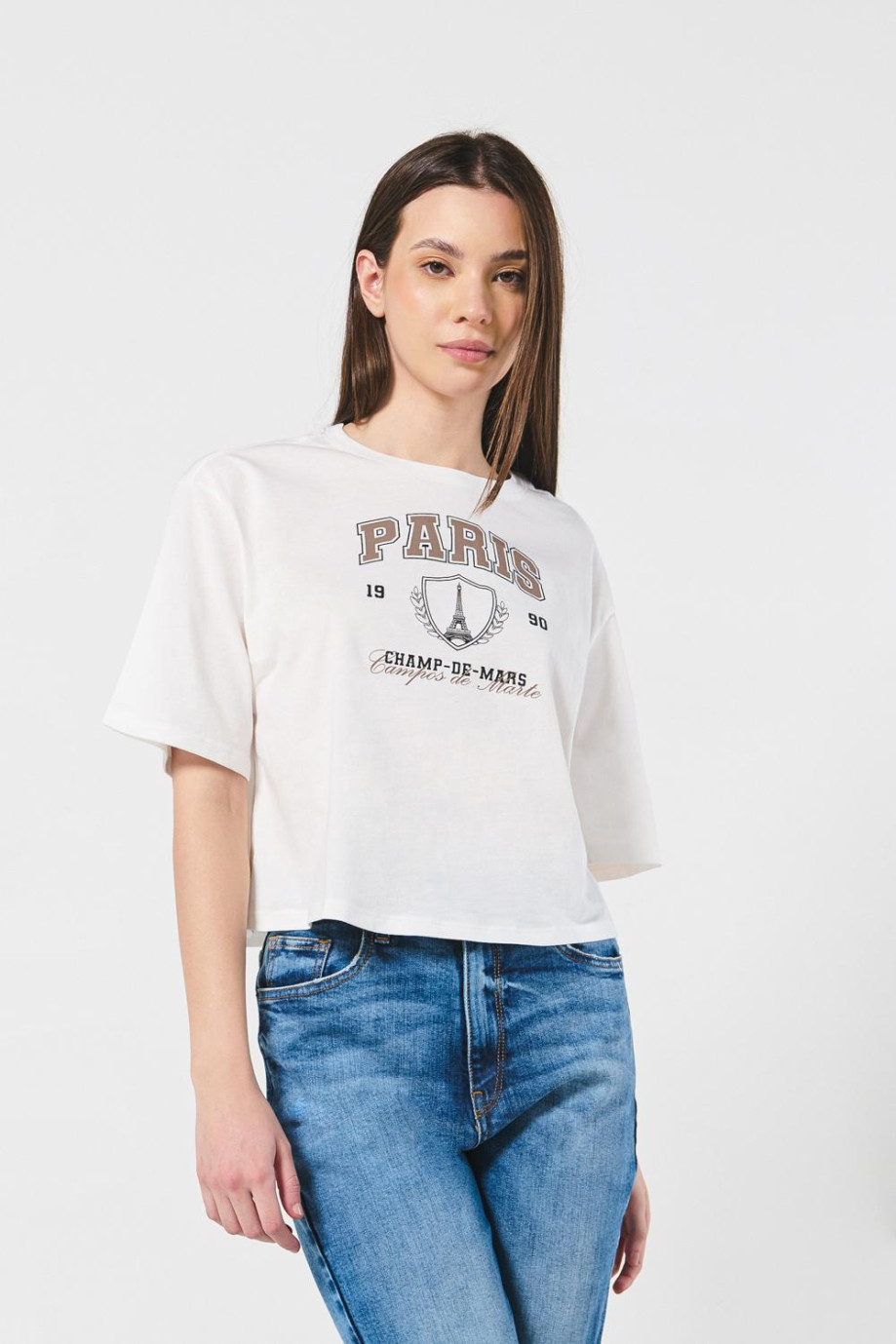 Camiseta oversize crema crop top con diseño college