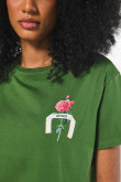 Camiseta crop top unicolor con estampado de flores