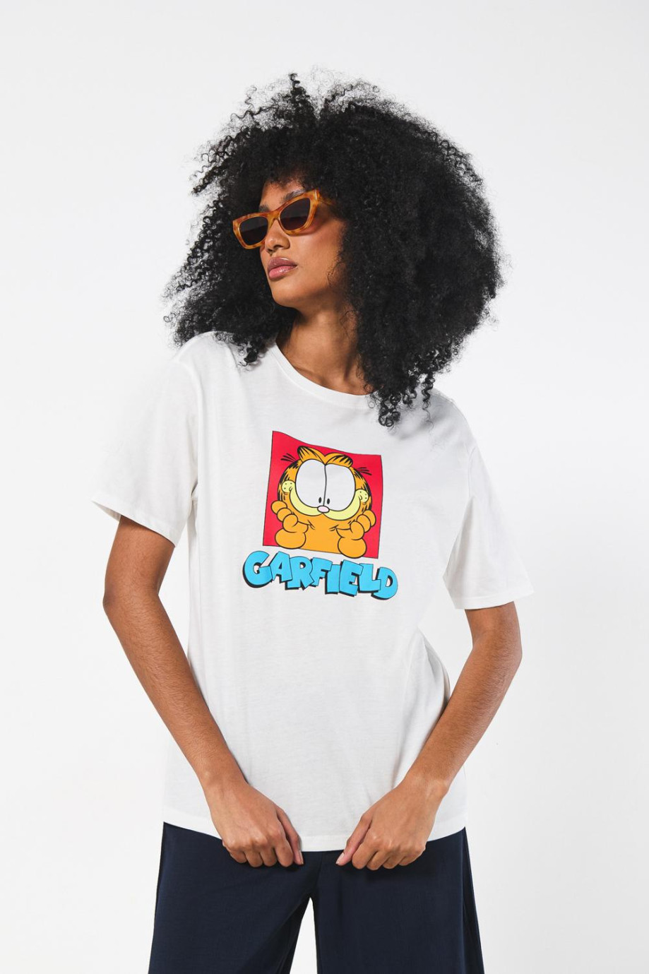 Camiseta de Garfield crema clara con cuello redondo