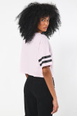 Camiseta rosada crop top oversize con diseño college