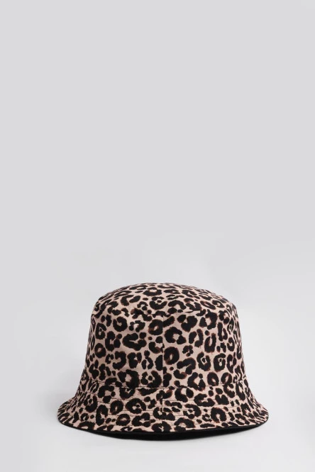 Gorro pescador negro reversible con diseño animal print