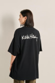 Camiseta manga corta oversize negra y artes de Keith Haring