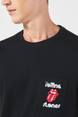 Camiseta de Rolling Stones negra con bolsillo y manga corta