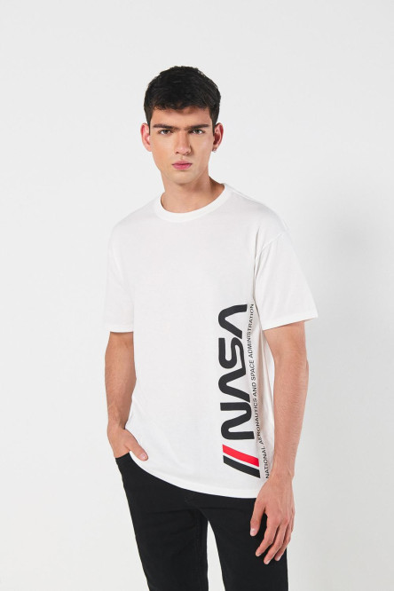 Camiseta crema con diseño de NASA y cuello redondo