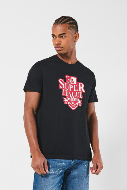 Camiseta negra con diseño college deportivo y manga corta