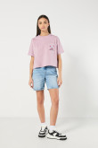 Camiseta oversize crop top lila con diseño de Hello Kitty