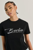 Camiseta college de Berlín unicolor crop top en algodón