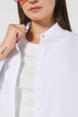 Blusa manga larga unicolor con botones y cuello camisero