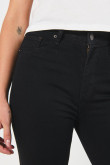 Jean push up tiro alto negro con bolsillos y realce