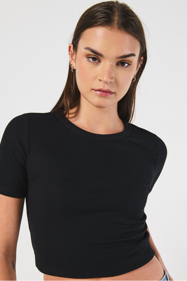 Camiseta negra ajustada mujer sale