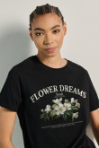 Camiseta manga corta unicolor con diseño artístico de flores