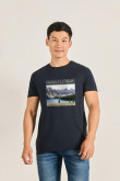 Camiseta unicolor cuello redondo con paisaje artístico