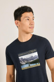 Camiseta unicolor cuello redondo con paisaje artístico