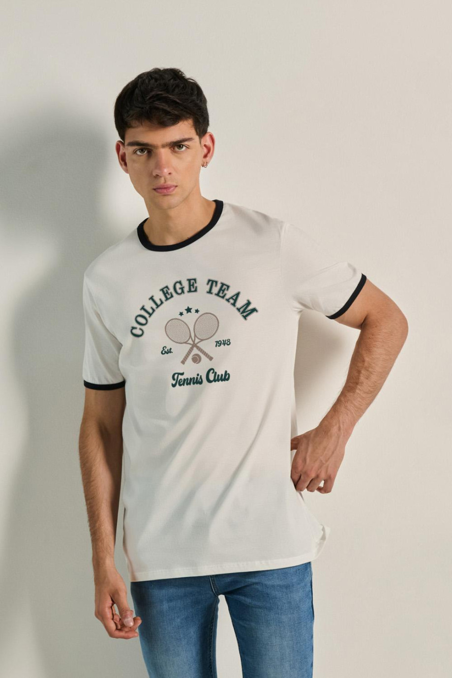 Camiseta unicolor college de tenis con manga corta