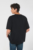 Camiseta negra oversize manga corta college con contrastes