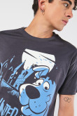 Camiseta gris con estampado de Scooby-Doo y manga corta