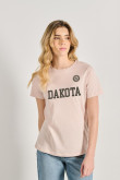 Camiseta unicolor con texto college de Dakota y manga corta