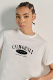 Camiseta crop top unicolor con texto college de California