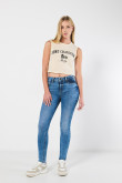 Camiseta crop top kaki con arte college y manga sisa