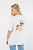 Camiseta oversize crema con diseño artístico en espalda