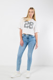 Camiseta oversize crop top crema con diseño college