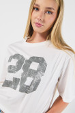 Camiseta oversize crop top crema con diseño college