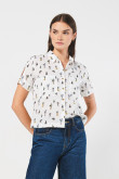 Blusa unicolor estampada crop top con manga corta