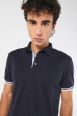 Camiseta azul intensa polo con marquilla tejida decorativa