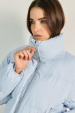 Chaqueta unicolor acolchada con cuello alto y elástico