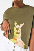 Camiseta verde oscura crop top con diseño de Scooby-Doo