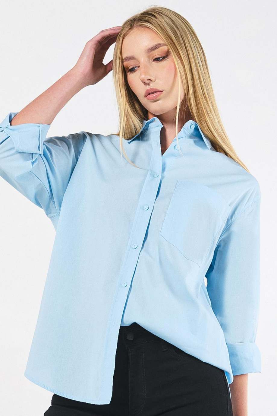 Blusa manga larga unicolor oversize con cuello camisero