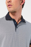 Camiseta Polo estampada con cuello y puños tejidos.