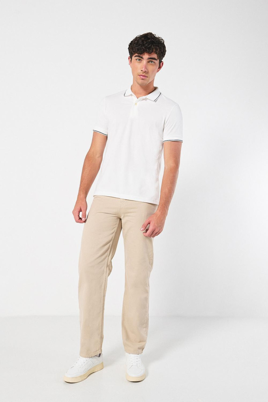 Camiseta unicolor tipo polo manga corta con botones