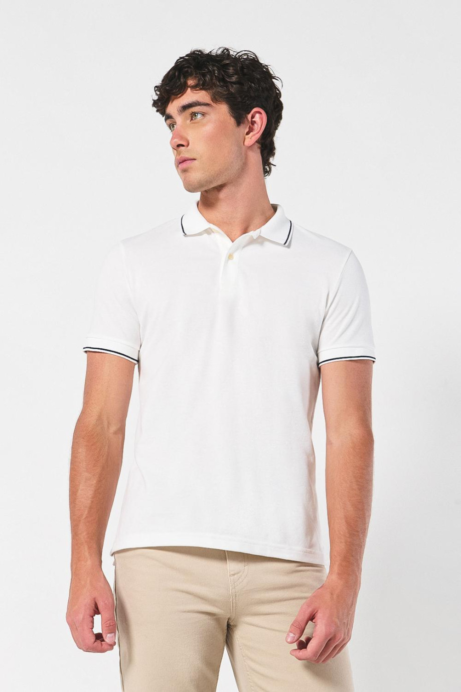 Camiseta unicolor tipo polo manga corta con botones
