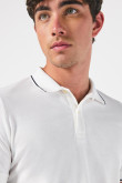 Camiseta unicolor tipo polo manga corta con botones