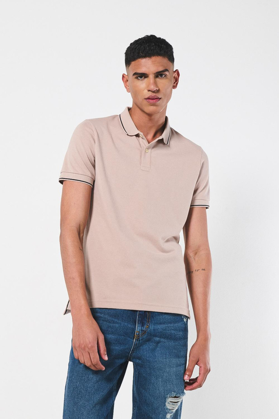 Camiseta unicolor tipo polo manga corta con botones
